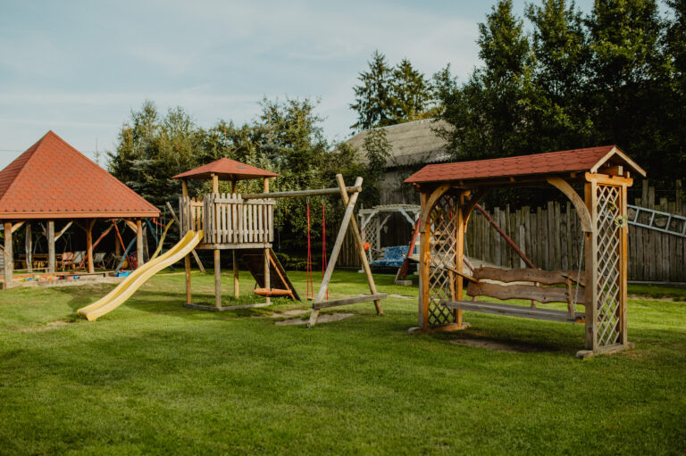 agroturystyka dla dzieci; warsztaty dla dzieci i młodzieży na wsi; agroturystyka z zajęciami edukacyjnymi; wakacje z dziećmi w naturze; przygoda dla dzieci na wsi; warsztaty ekologiczne dla dzieci; gospodarstwo agroturystyczne; wyjazdy dla szkół na wieś; warsztaty kreatywne dla dzieci; agroturystyka dla rodzin z dziećmi; kreatywne zajęcia dla dzieci;