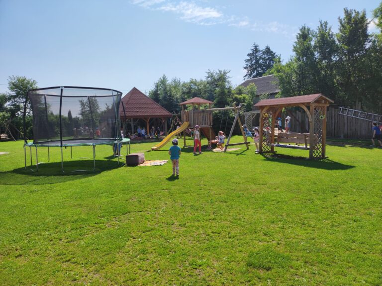 agroturystyka dla dzieci; warsztaty dla dzieci i młodzieży na wsi; agroturystyka z zajęciami edukacyjnymi; wakacje z dziećmi w naturze; przygoda dla dzieci na wsi; warsztaty ekologiczne dla dzieci; gospodarstwo agroturystyczne; wyjazdy dla szkół na wieś; warsztaty kreatywne dla dzieci; agroturystyka dla rodzin z dziećmi; kreatywne zajęcia dla dzieci;