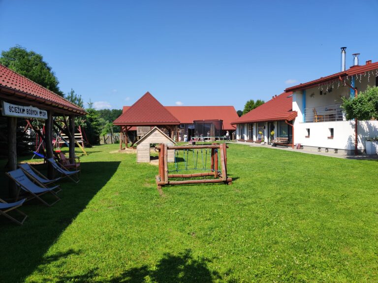 agroturystyka dla dzieci; warsztaty dla dzieci i młodzieży na wsi; agroturystyka z zajęciami edukacyjnymi; wakacje z dziećmi w naturze; przygoda dla dzieci na wsi; warsztaty ekologiczne dla dzieci; gospodarstwo agroturystyczne; wyjazdy dla szkół na wieś; warsztaty kreatywne dla dzieci; agroturystyka dla rodzin z dziećmi; kreatywne zajęcia dla dzieci;