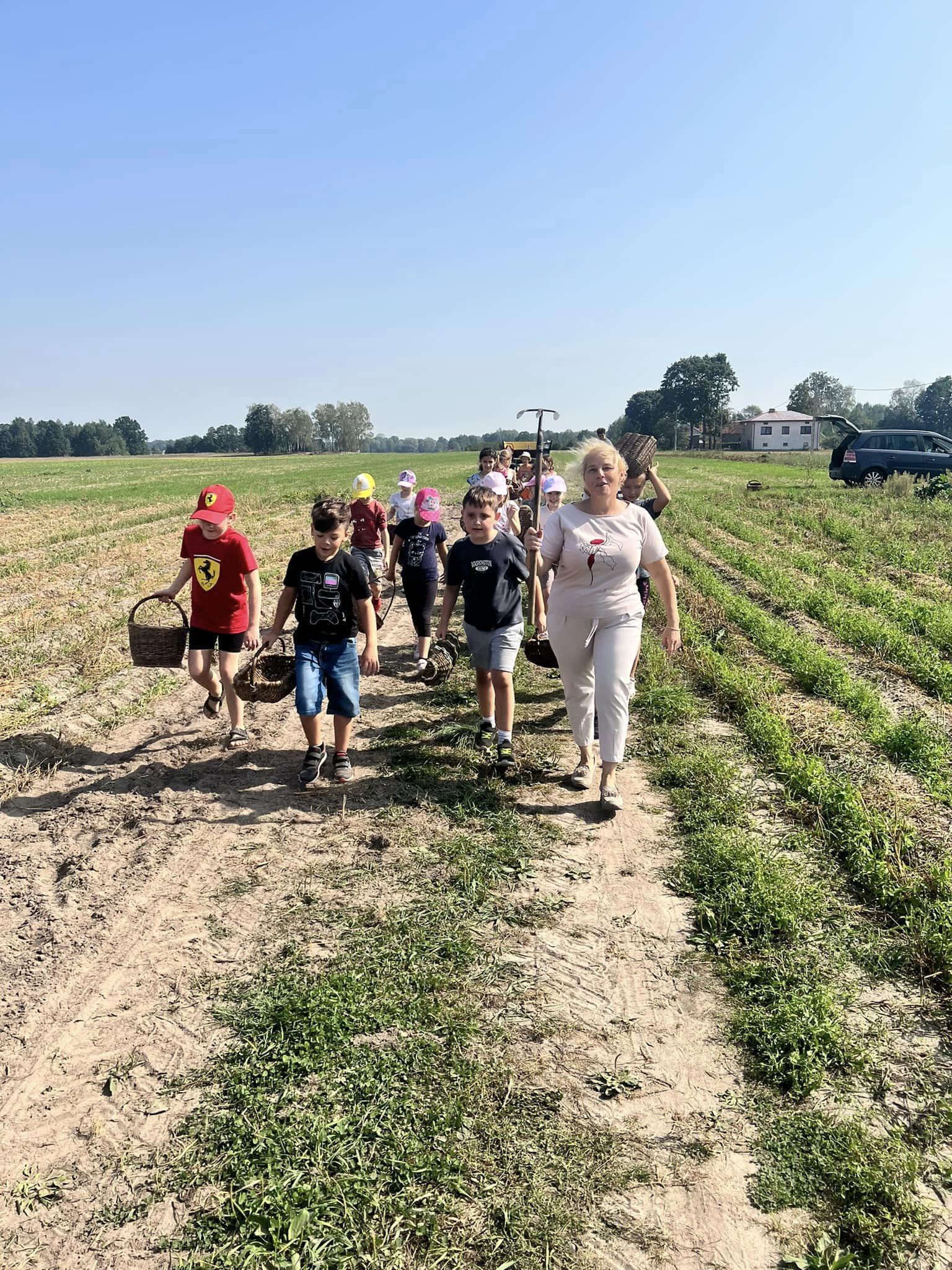 agroturystyka dla dzieci; warsztaty dla dzieci i młodzieży na wsi; agroturystyka z zajęciami edukacyjnymi; wakacje z dziećmi w naturze; przygoda dla dzieci na wsi; warsztaty ekologiczne dla dzieci; gospodarstwo agroturystyczne wyjazdy dla szkół na wieś; warsztaty kreatywne dla dzieci; agroturystyka dla rodzin z dziećmi;