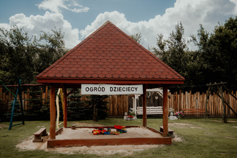 agroturystyka dla dzieci; warsztaty dla dzieci i młodzieży na wsi; agroturystyka z zajęciami edukacyjnymi; wakacje z dziećmi w naturze; przygoda dla dzieci na wsi; warsztaty ekologiczne dla dzieci; gospodarstwo agroturystyczne; wyjazdy dla szkół na wieś; warsztaty kreatywne dla dzieci; agroturystyka dla rodzin z dziećmi; kreatywne zajęcia dla dzieci;