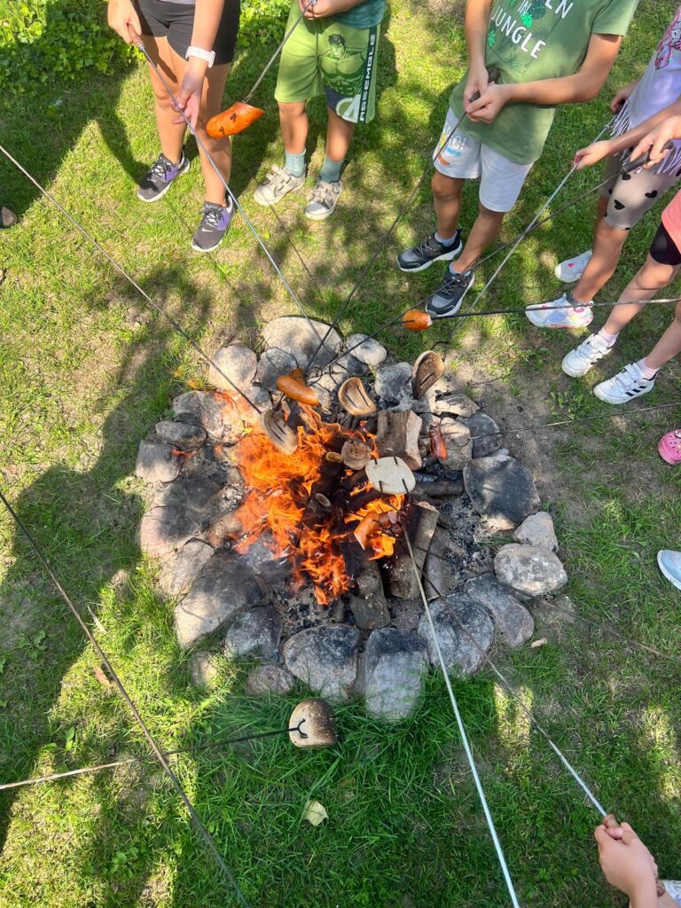 agroturystyka dla dzieci; warsztaty dla dzieci i młodzieży na wsi; agroturystyka z zajęciami edukacyjnymi; wakacje z dziećmi w naturze; przygoda dla dzieci na wsi; warsztaty ekologiczne dla dzieci; gospodarstwo agroturystyczne; wyjazdy dla szkół na wieś; warsztaty kreatywne dla dzieci; agroturystyka dla rodzin z dziećmi; kreatywne zajęcia dla dzieci;