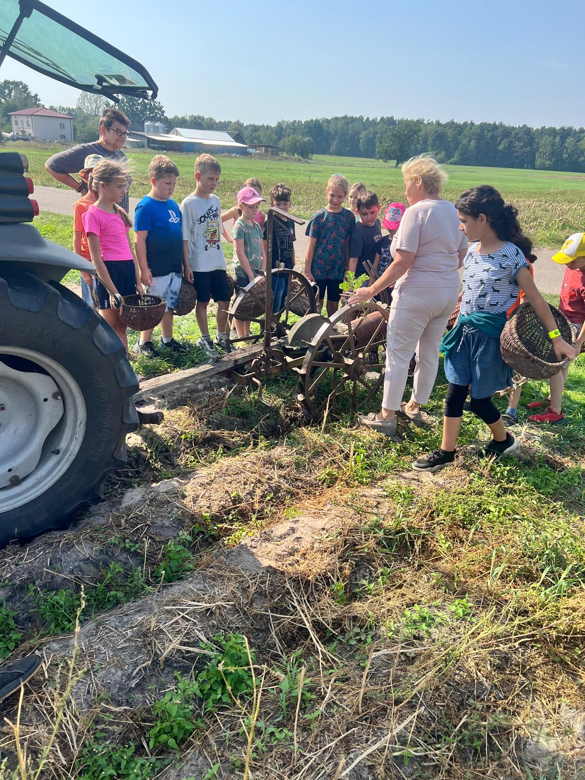 agroturystyka dla dzieci; warsztaty dla dzieci i młodzieży na wsi; agroturystyka z zajęciami edukacyjnymi; wakacje z dziećmi w naturze; przygoda dla dzieci na wsi; warsztaty ekologiczne dla dzieci; gospodarstwo agroturystyczne wyjazdy dla szkół na wieś; warsztaty kreatywne dla dzieci; agroturystyka dla rodzin z dziećmi;