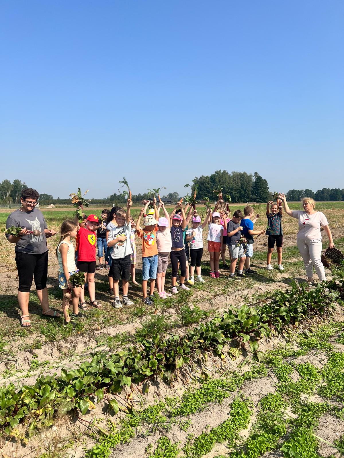 agroturystyka dla dzieci; warsztaty dla dzieci i młodzieży na wsi; agroturystyka z zajęciami edukacyjnymi; wakacje z dziećmi w naturze; przygoda dla dzieci na wsi; warsztaty ekologiczne dla dzieci; gospodarstwo agroturystyczne wyjazdy dla szkół na wieś; warsztaty kreatywne dla dzieci; agroturystyka dla rodzin z dziećmi;