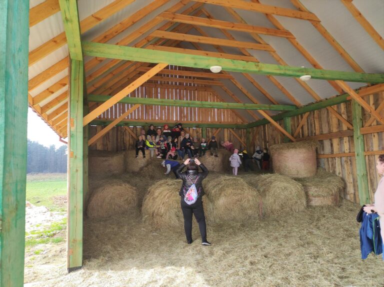 agroturystyka dla dzieci; warsztaty dla dzieci i młodzieży na wsi; agroturystyka z zajęciami edukacyjnymi; wakacje z dziećmi w naturze; przygoda dla dzieci na wsi; warsztaty ekologiczne dla dzieci; gospodarstwo agroturystyczne; wyjazdy dla szkół na wieś; warsztaty kreatywne dla dzieci; agroturystyka dla rodzin z dziećmi; kreatywne zajęcia dla dzieci;