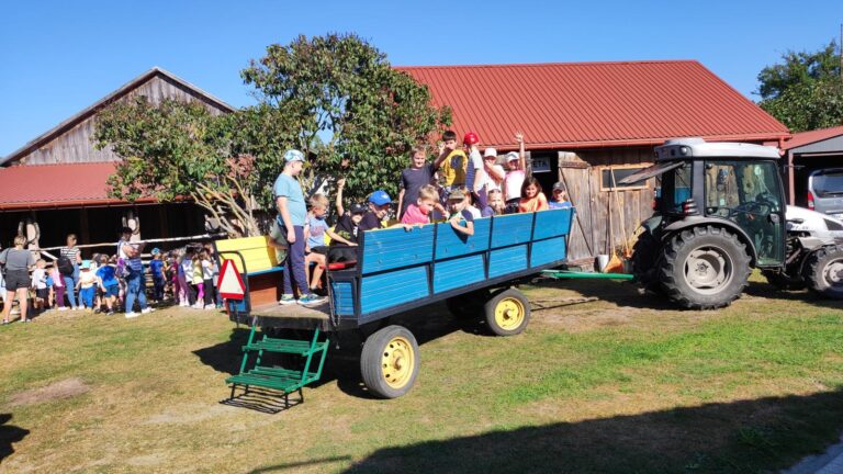 agroturystyka dla dzieci; warsztaty dla dzieci i młodzieży na wsi; agroturystyka z zajęciami edukacyjnymi; wakacje z dziećmi w naturze; przygoda dla dzieci na wsi; warsztaty ekologiczne dla dzieci; gospodarstwo agroturystyczne; wyjazdy dla szkół na wieś; warsztaty kreatywne dla dzieci; agroturystyka dla rodzin z dziećmi; kreatywne zajęcia dla dzieci;