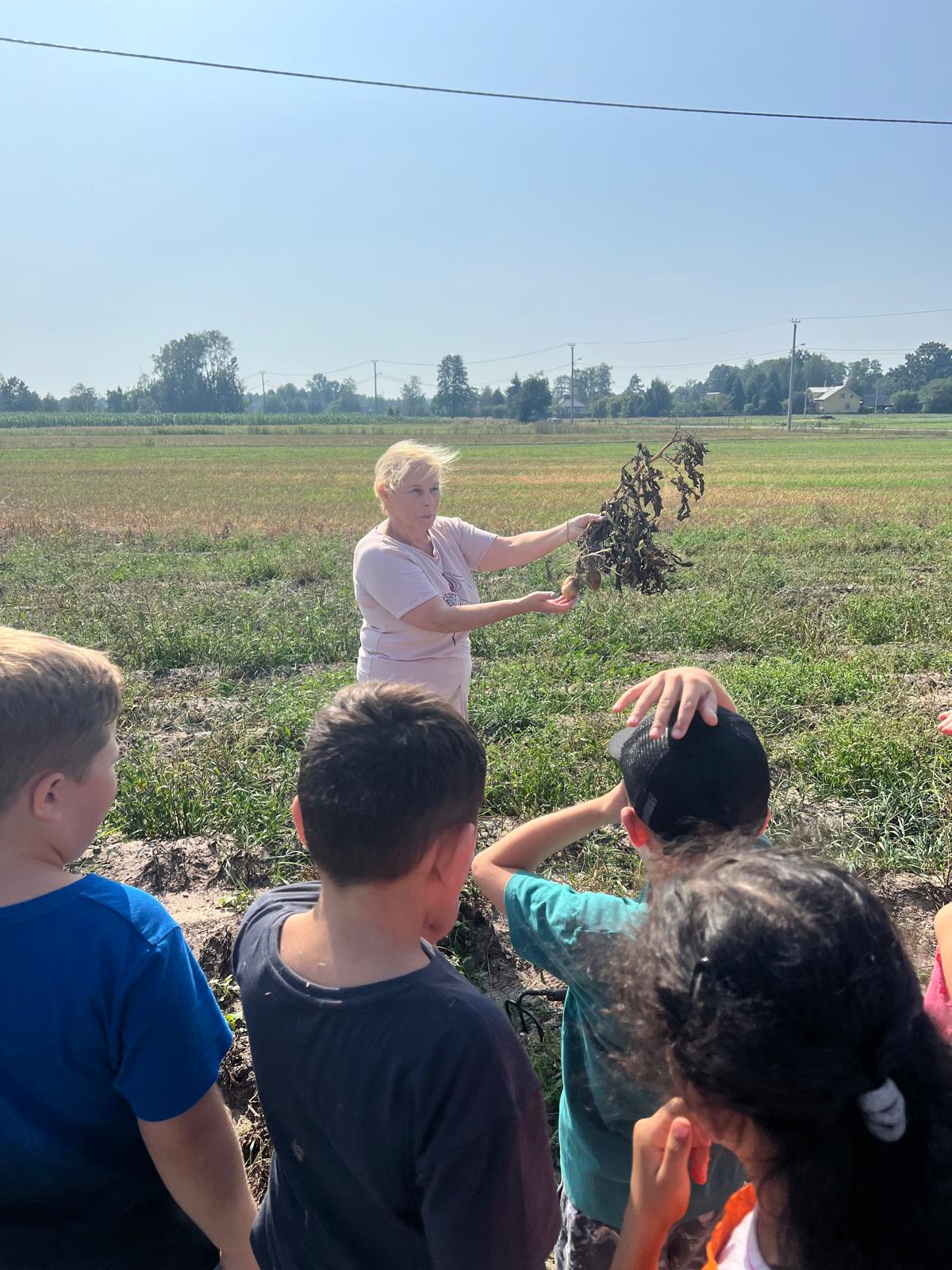agroturystyka dla dzieci; warsztaty dla dzieci i młodzieży na wsi; agroturystyka z zajęciami edukacyjnymi; wakacje z dziećmi w naturze; przygoda dla dzieci na wsi; warsztaty ekologiczne dla dzieci; gospodarstwo agroturystyczne wyjazdy dla szkół na wieś; warsztaty kreatywne dla dzieci; agroturystyka dla rodzin z dziećmi;