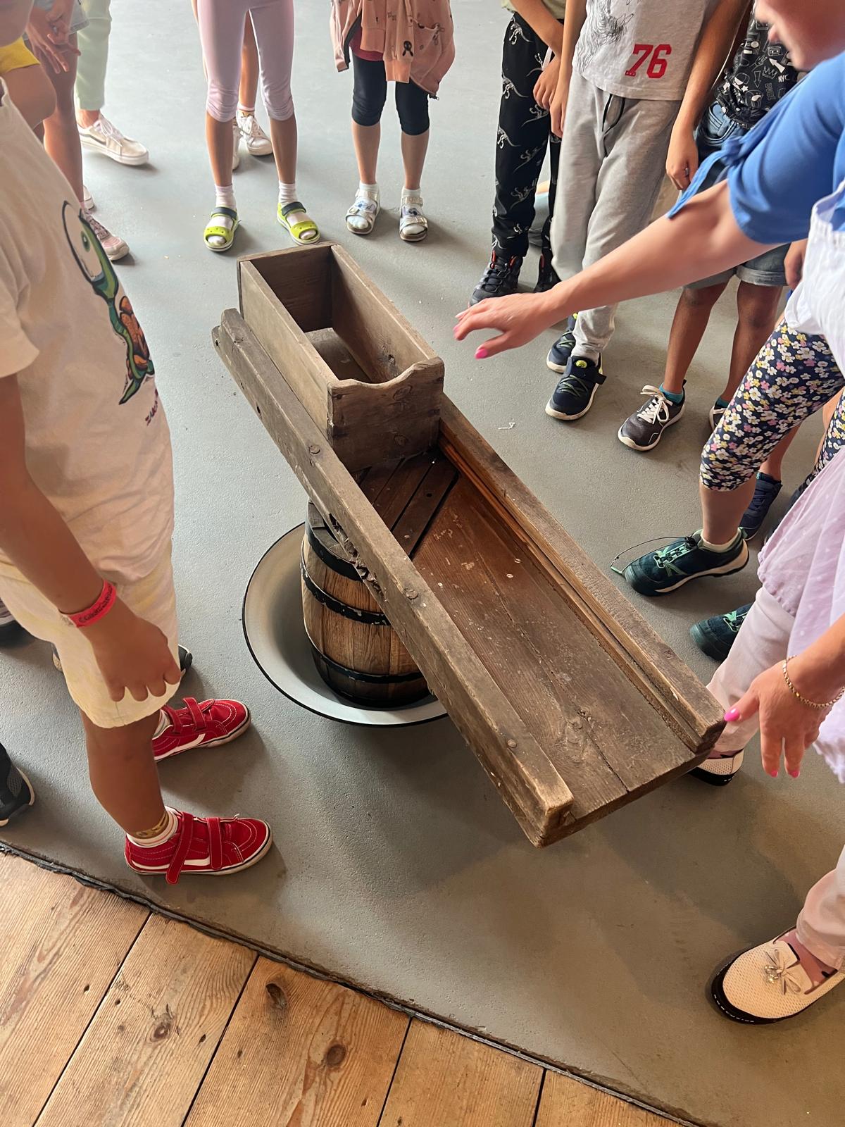 agroturystyka dla dzieci; warsztaty dla dzieci i młodzieży na wsi; agroturystyka z zajęciami edukacyjnymi; wakacje z dziećmi w naturze; przygoda dla dzieci na wsi; warsztaty ekologiczne dla dzieci; gospodarstwo agroturystyczne wyjazdy dla szkół na wieś; warsztaty kreatywne dla dzieci; agroturystyka dla rodzin z dziećmi;